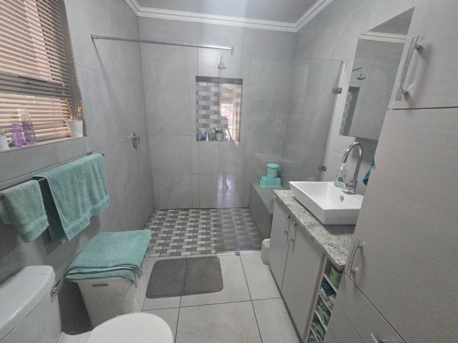 5 Bedroom Property for Sale in Fichardt Park Free State